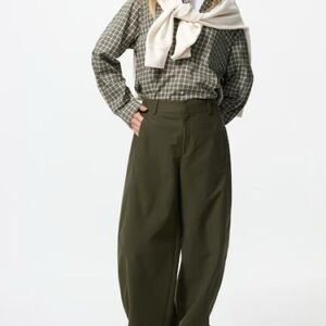 Uniqlo Women’s Olive Barrel Pants